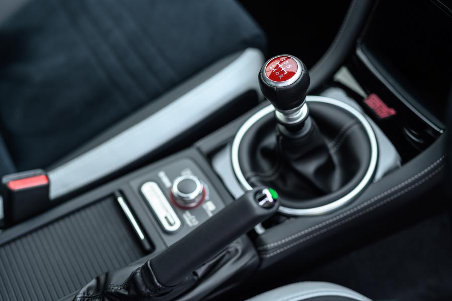 Детали интерьера Subaru WRX STI EJ20 Final Edition 2019 года  (JP) (фото 13 из 23)